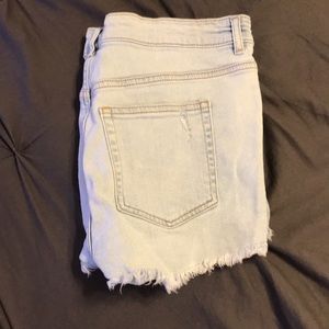 H&M light wash shorts